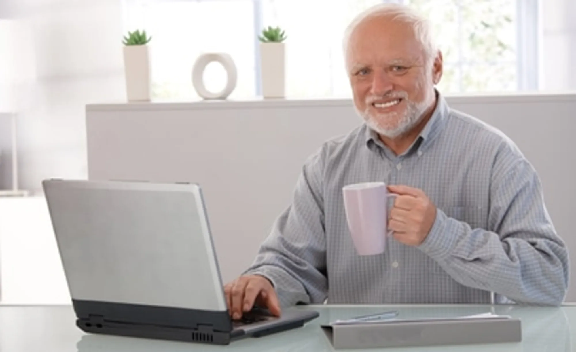 friendly_man_with_computer